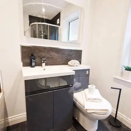 Chapel Yard Lookout - * Whitby