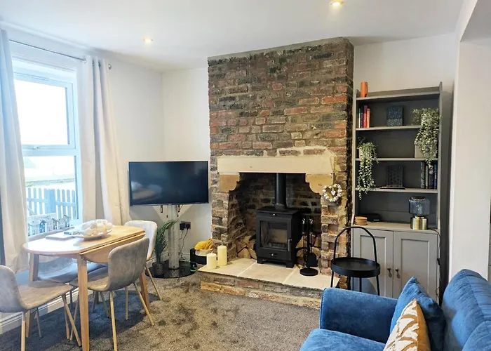 Chapel Yard Lookout - Apartment