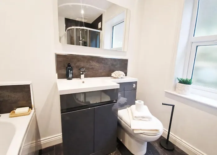 Chapel Yard Lookout - * Whitby