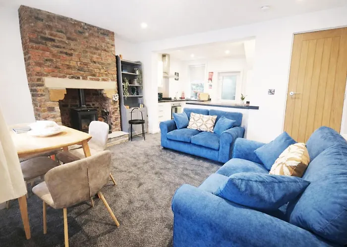 Apartment Chapel Yard Lookout - *